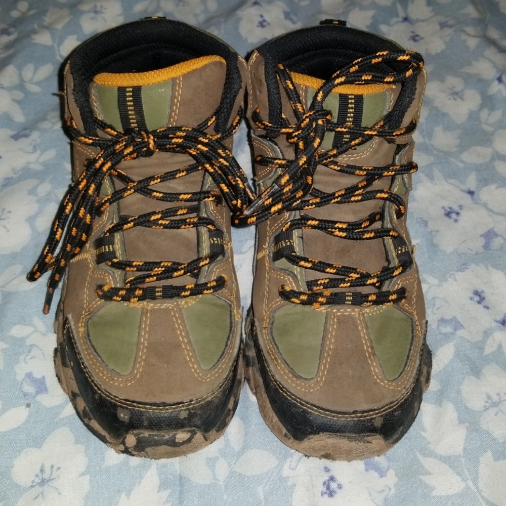 EUC boys boots